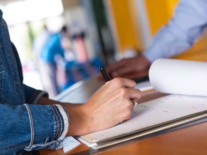 تعبیر خواب ثبت نام کردن و نوشتن📝 (کامل و رایگان | از نظر معبران و موضوعات مختلف)