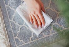 پاک کردن لکه قطره آهن از روی فرش به ۳ روش ساده