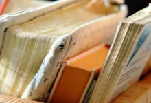3 ترفند ساده جهت رفع لکه چربی از روی کتاب و کاغذ (2 ترفند عالی)