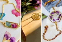 دستبند گل خشک رزینی (جدیدترین مدل های ترند امسال ۱۴۰۴ - ۲۰۲۵)
