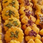 مواد لازم و آموزش شیرینی زعفرانی بدون فر خانگی (مرحله به مرحله)