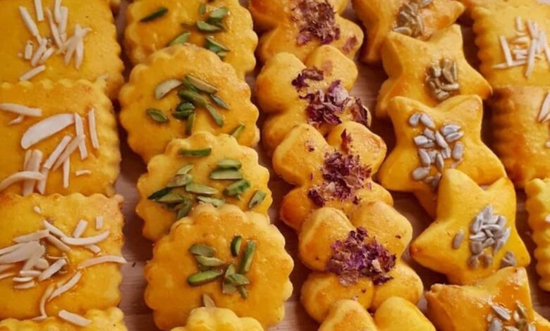 مواد لازم و آموزش شیرینی زعفرانی بدون فر خانگی (مرحله به مرحله)
