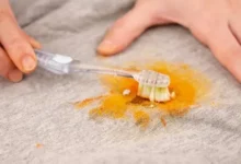 راهکارهای موثر برای پاک کردن لکه زعفران از روی فرش (2 ترفند عالی)