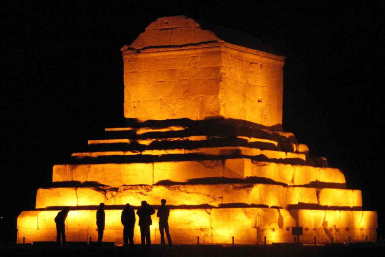 پاسارگاد، مقبره کوروش کجاست ؟