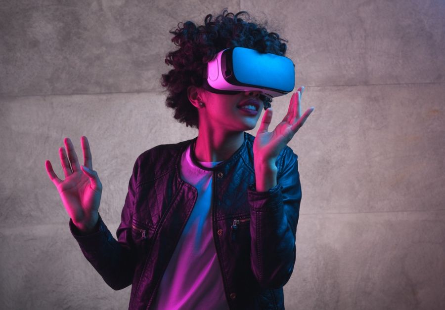 واقعیت مجازی (VR) چیست و چه تفاوتی با واقعیت افزوده (AR) دارد؟