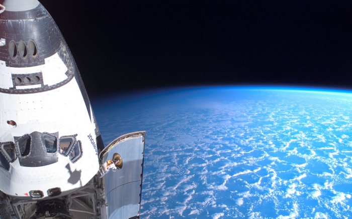 آیا میدانید فضا نورد شدن بدون سالها تجربه وتمرین سخت در زمین ممکن نیست؟ 42141 space mission space shuttle and earth