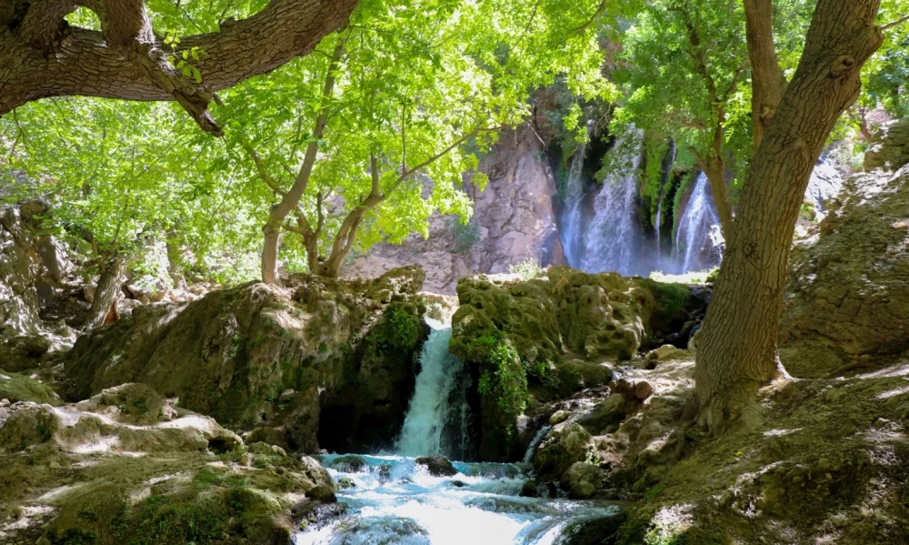 تصاویر آبشار آتشگاه