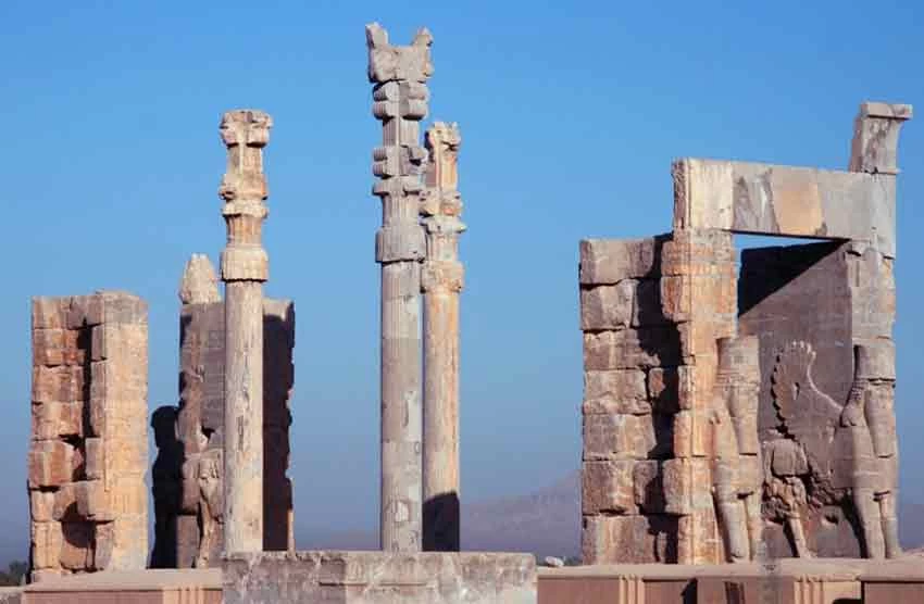 معرفی آثار باستانی و بنای تاریخی شیراز (2 نکته مهم)