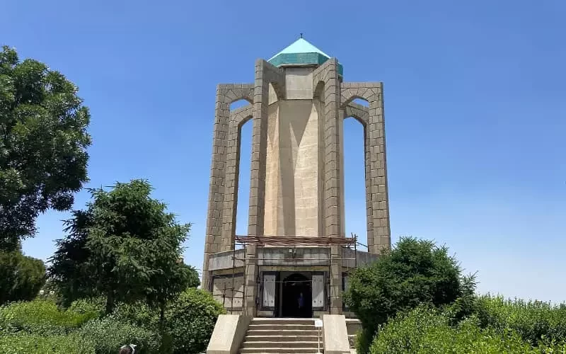 آرامگاه باباطاهر