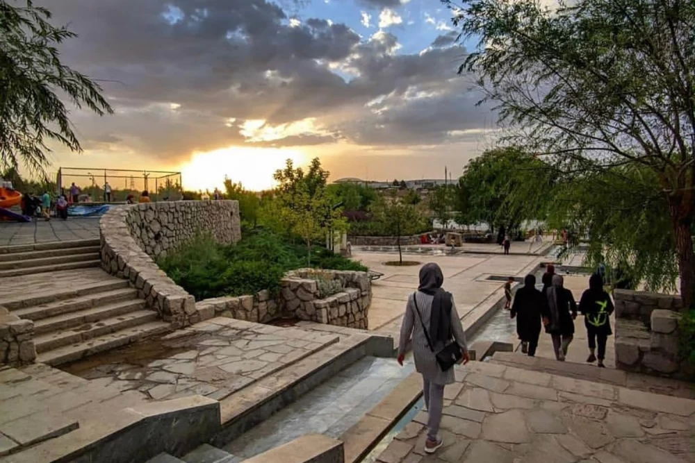 پارک چهل بازه کجاست ؟