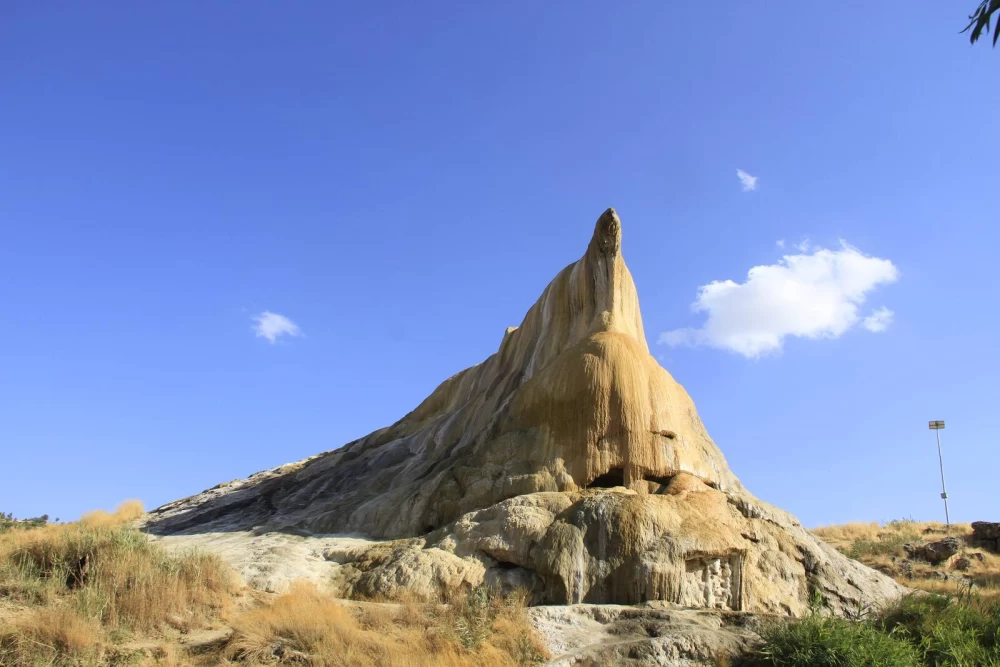 چشمه کانی گراوان کجاست ؟