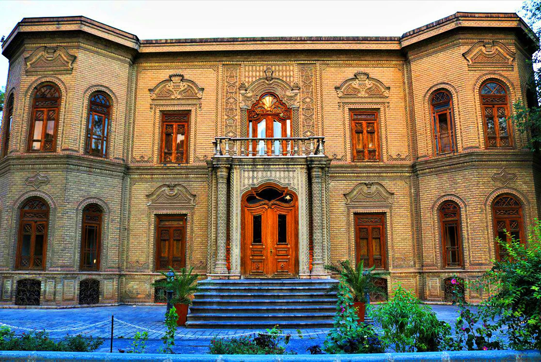 موزه آبگینه تهران کجاست ؟ + راهنمای بازدید (+ تصاویر)