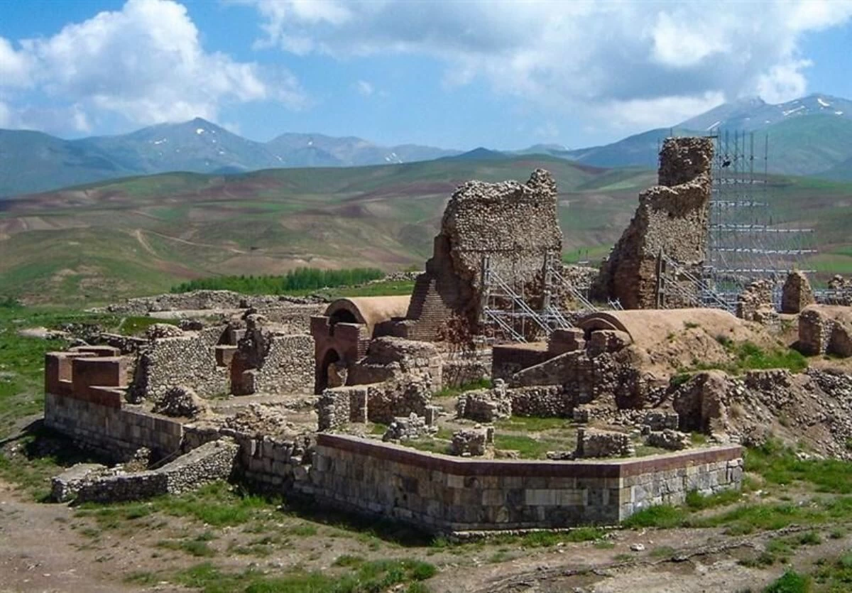 تخت سلیمان کجاست ؟ با این مکان زیبا و جاهای دیدنی آن آشنا شوید (+ تصاویر) تخت سلیمان کجاست ؟ با این مکان زیبا و جاهای دیدنی آن آشنا شوید (+ تصاویر)