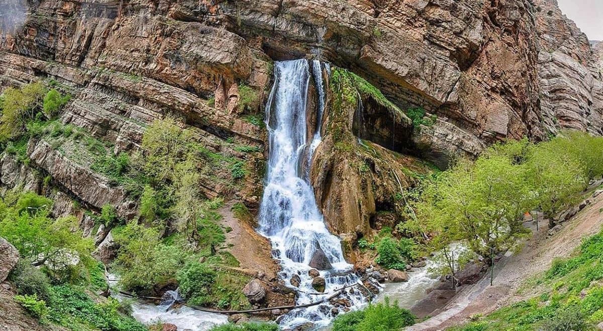 چشمه آب سفید الیگودرز ، عروس آبشارهای ایران (+ تصاویر)