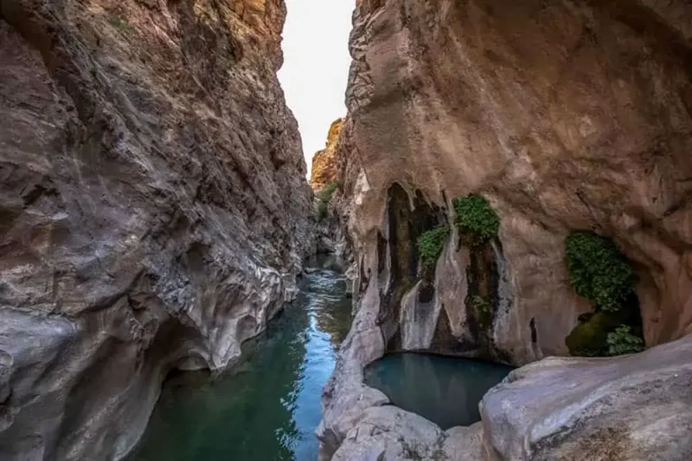 تنگه لی لی دورود کجاست؟