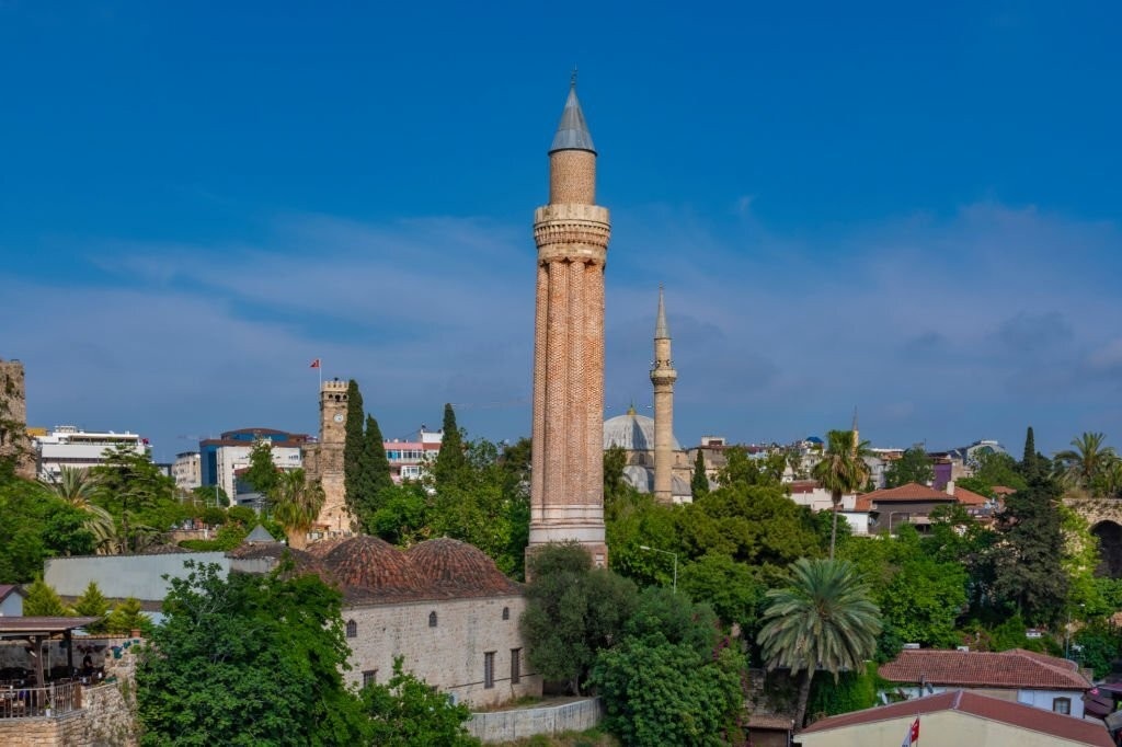 مسجد ییولی مناره در آنتالیا