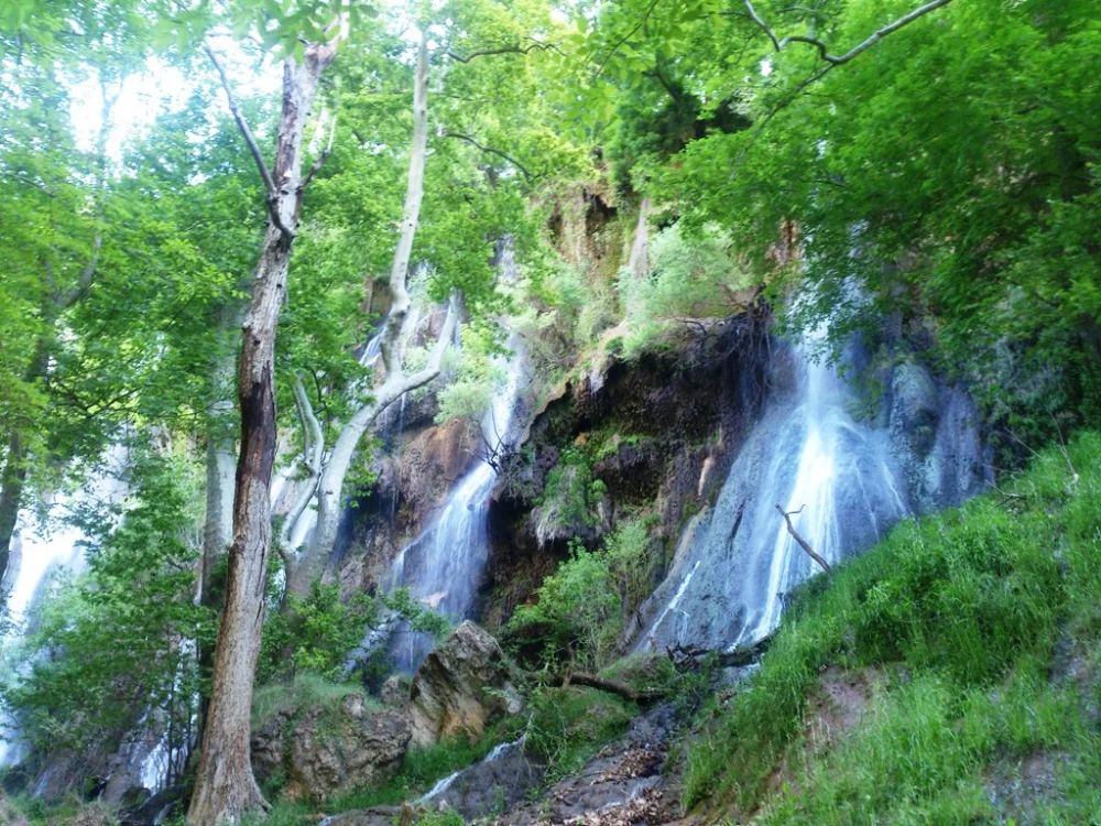 تصویر آبشار زردلیمه