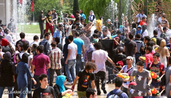 رسم آب پاشی از آداب نوروز در کرمانشاه