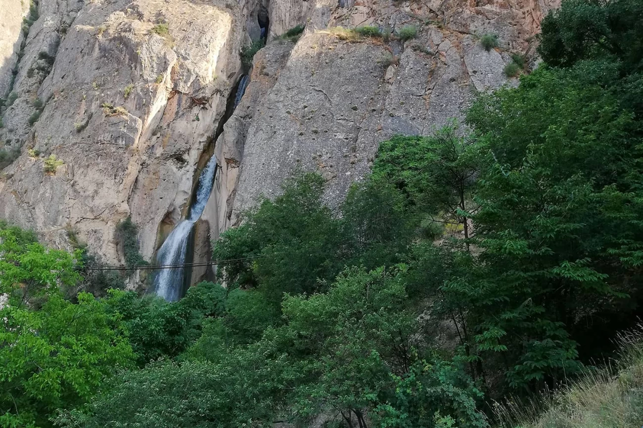 آشنایی با آبشار شاهان دشت و دیدنی های اطراف آن (+ تصاویر)