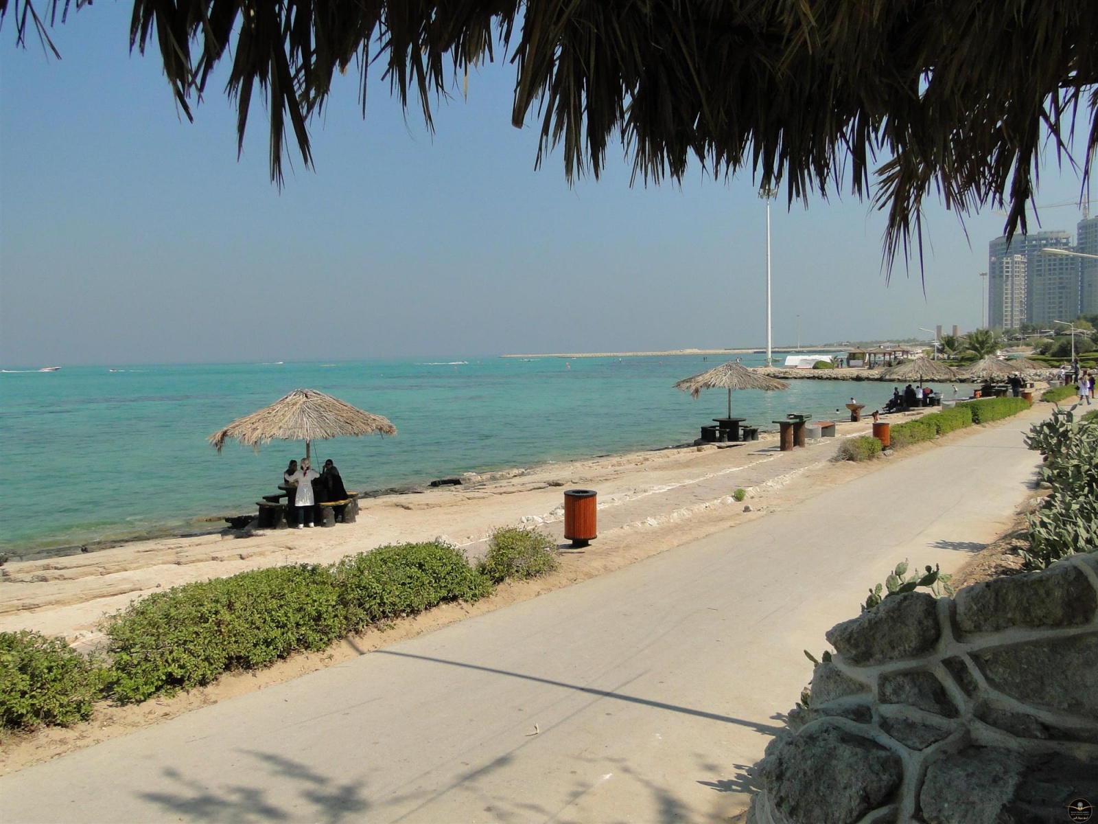 ساحل مرجان کیش مجموعه ای با تفریحات 