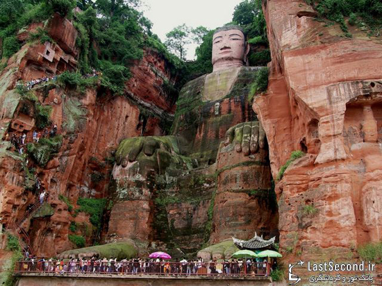 مجسمه غول‌پیکر بودای نشسته در چین
