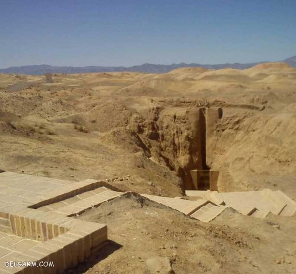 هزار توی سیاه رمز آلود در شهر گناباد