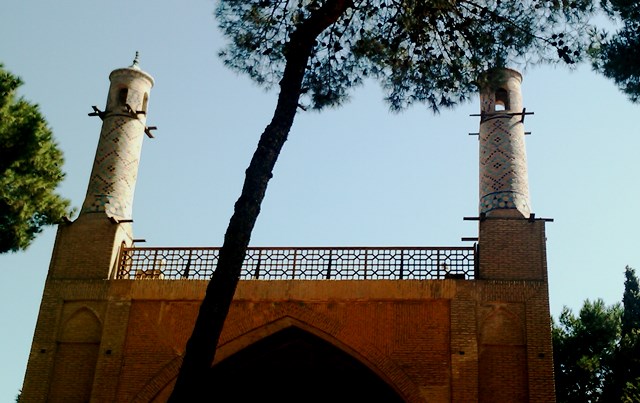 منار جنبان اصفهان