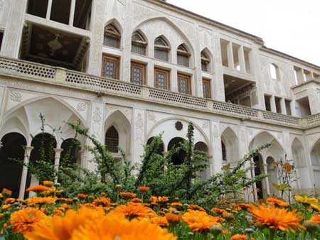 خانه عباسیان، خانه محجبه نقاب دار