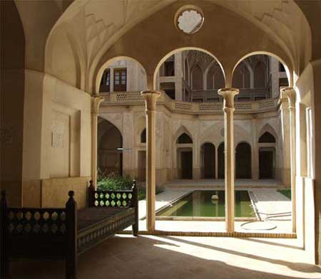 خانه عباسیان، خانه محجبه نقاب دار