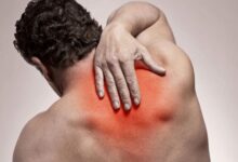 علت سوزش پشت کتف راست چیست؟ (2 نکته مهم)