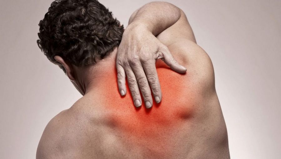 علت سوزش پشت کتف راست چیست؟ (2 نکته مهم) علت سوزش پشت کتف راست چیست؟ (2 نکته مهم)