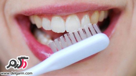 مسواک زدن همراه با اشتباهات رایج آن (2 نکته مهم)