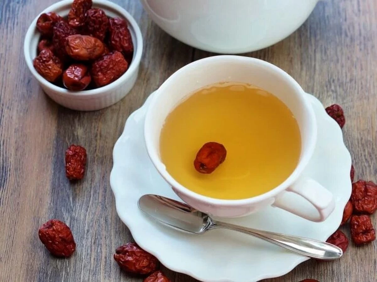 خواص بی نظیر دمنوش آویشن و عناب در زمستان (2 نکته مهم)