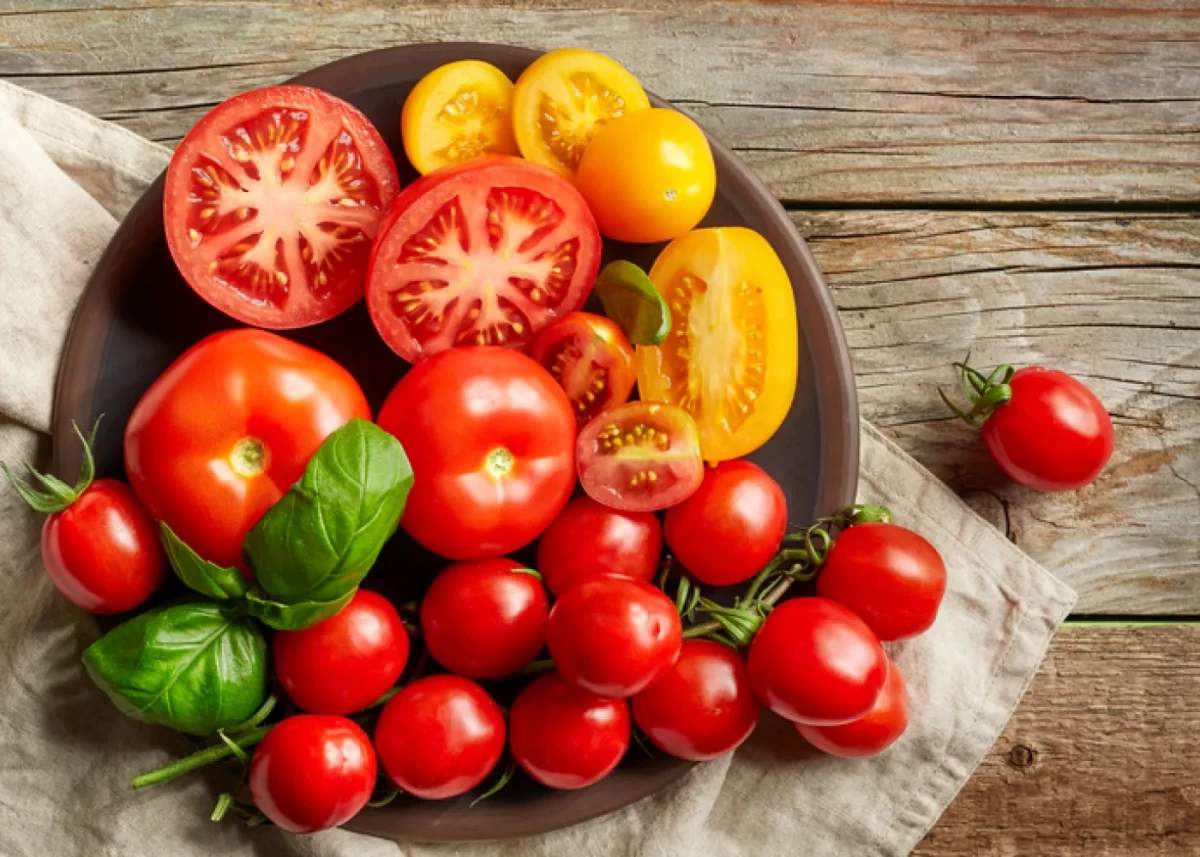 از خواص گوجه فرنگی برای درمان کم خونی بیشتر بدانید (2 نکته مهم)