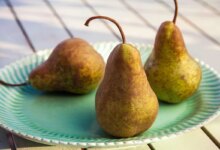 گلابی چاق کننده است یا لاغر کننده ؟ (2 نکته مهم)