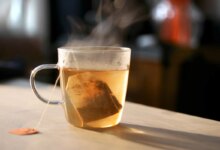 مضرات نوشیدن چای داغ : خطر ابتلا به سرطان مری ! (2 نکته مهم)