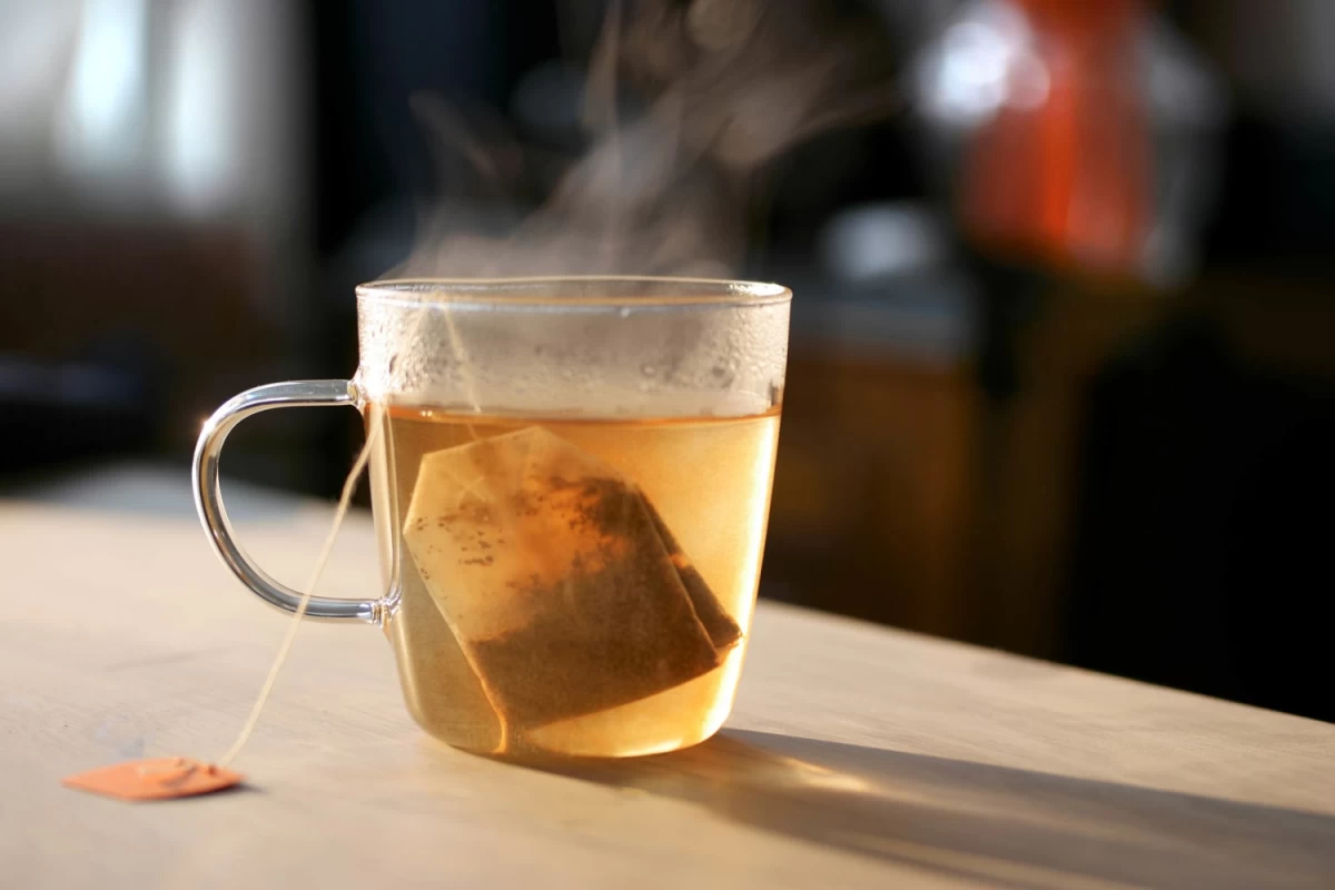 مضرات نوشیدن چای داغ : خطر ابتلا به سرطان مری ! (2 نکته مهم) مضرات نوشیدن چای داغ : خطر ابتلا به سرطان مری ! (2 نکته مهم)