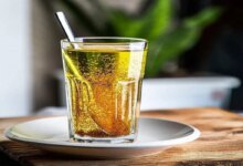 خواص شگفت‌ انگیز عسل و خاکشیر (2 نکته مهم)
