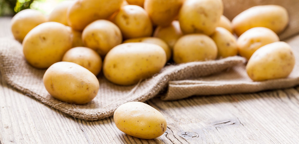 استفاده از سیب زمینی برای درمان خانگی تب و بهبود عفونت (2 نکته مهم) استفاده از سیب زمینی برای درمان خانگی تب و بهبود عفونت (2 نکته مهم)