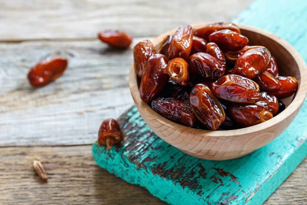 خاصیت خرما خوردن با پنیر