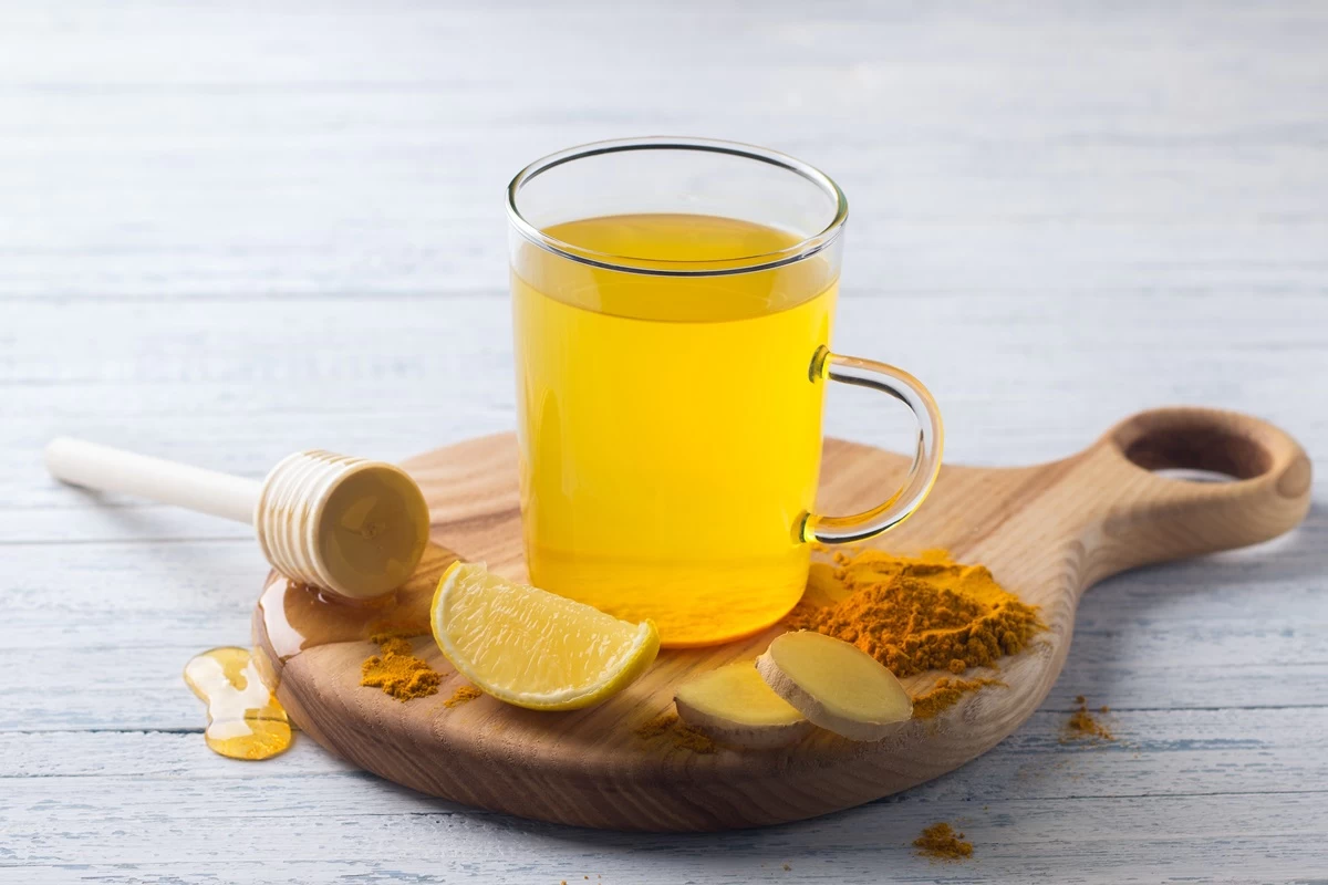 7 خاصیت بی نظیر دمنوش زردچوبه و زنجبیل ! (2 نکته مهم) 7 خاصیت بی نظیر دمنوش زردچوبه و زنجبیل ! (2 نکته مهم)