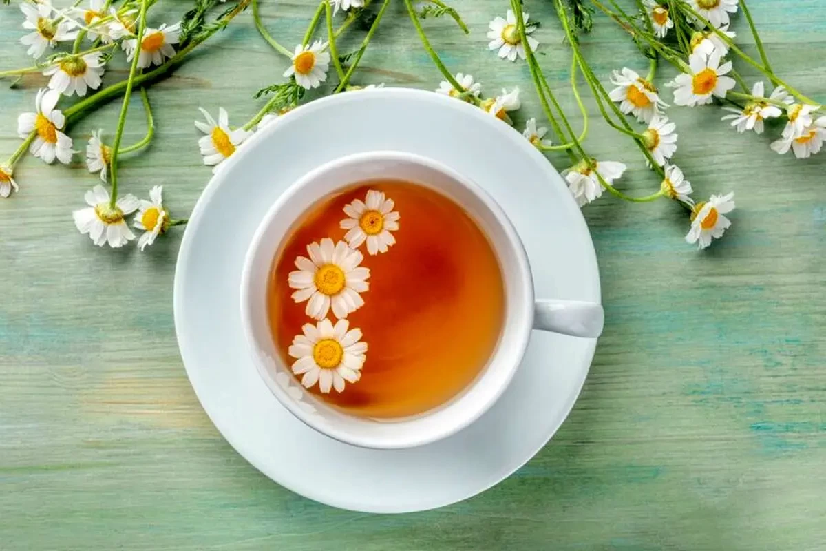 خاصیت بی نظیر چای بابونه با عسل ؛ بهترین دمنوش گیاهی (2 نکته مهم)
