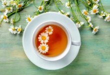 خاصیت بی نظیر چای بابونه با عسل ؛ بهترین دمنوش گیاهی (2 نکته مهم)
