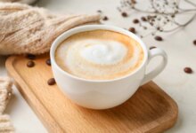 آیا خوردن قهوه و شیر برای سلامتی مفید است؟ (2 نکته مهم)
