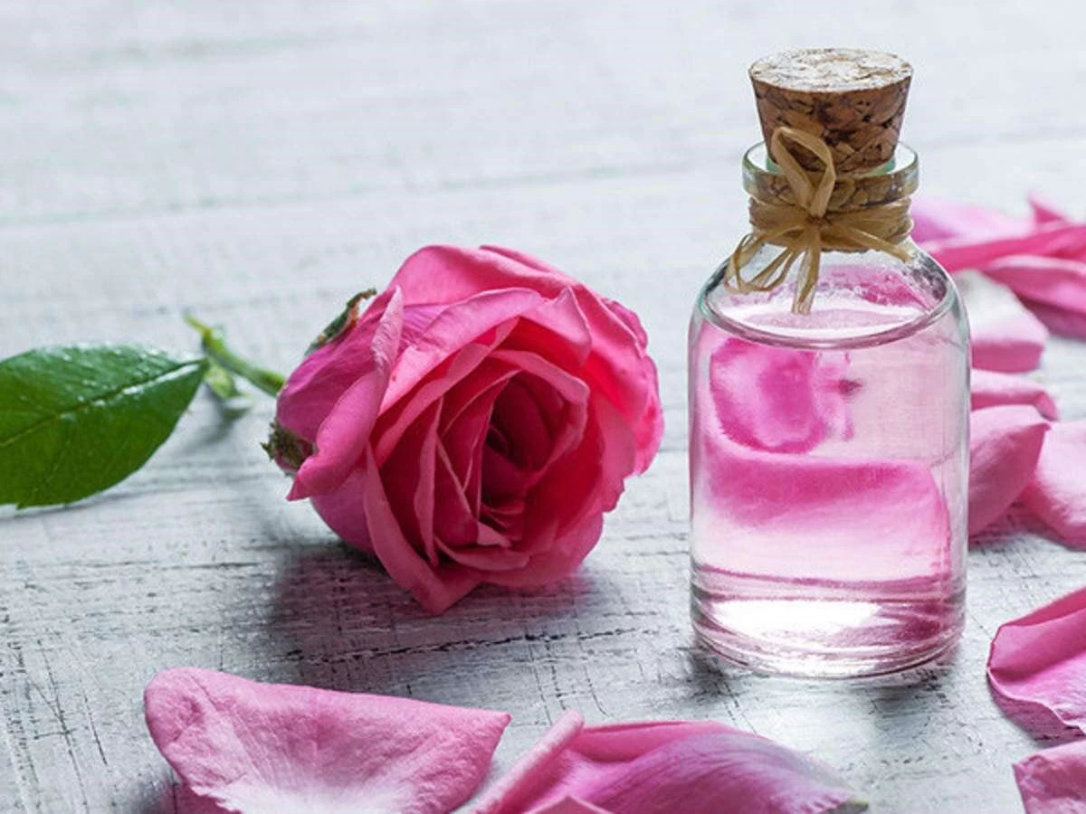 این افراد هرگز گلاب نخورند! (2 نکته مهم)