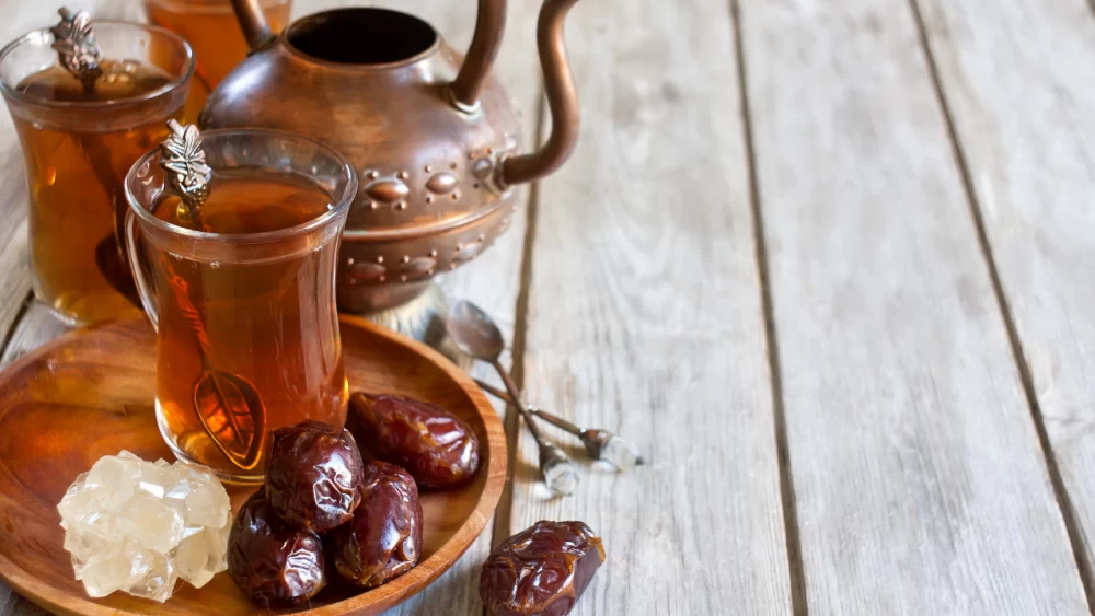  مضرات چای با خرما