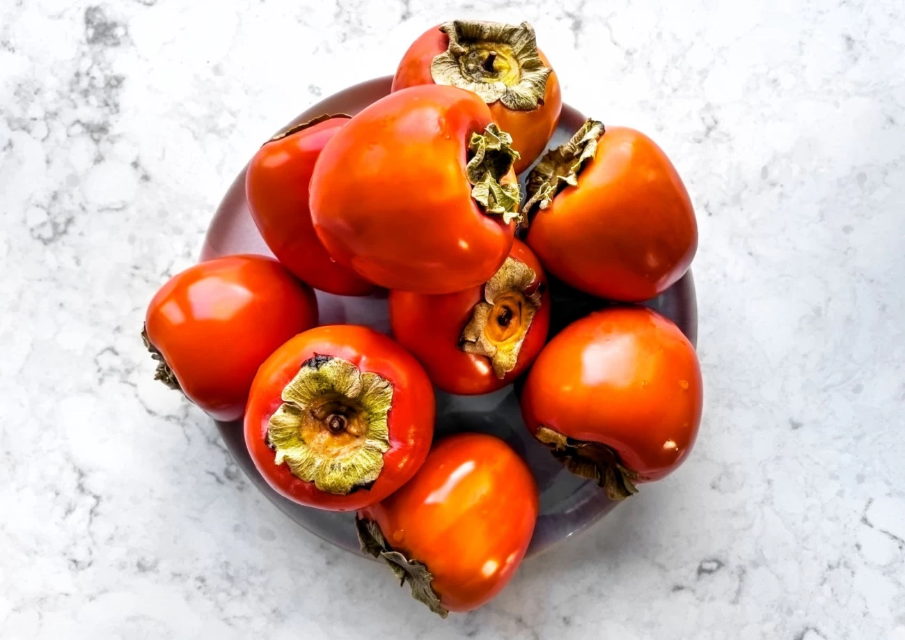 بررسی کربوهیدرات خرمالو نارس و رسیده در هر 100 گرم ! (2 نکته مهم) بررسی کربوهیدرات خرمالو نارس و رسیده در هر 100 گرم ! (2 نکته مهم)