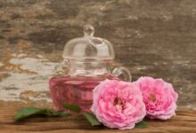 ۴ روش ساده برای تهیه گلاب در خانه (2 نکته مهم)