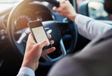 خطرات استفاده از تلفن همراه هنگام رانندگی