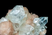 سنگ آپوفیلیت (Apophyllite) چه نوع سنگی است؟